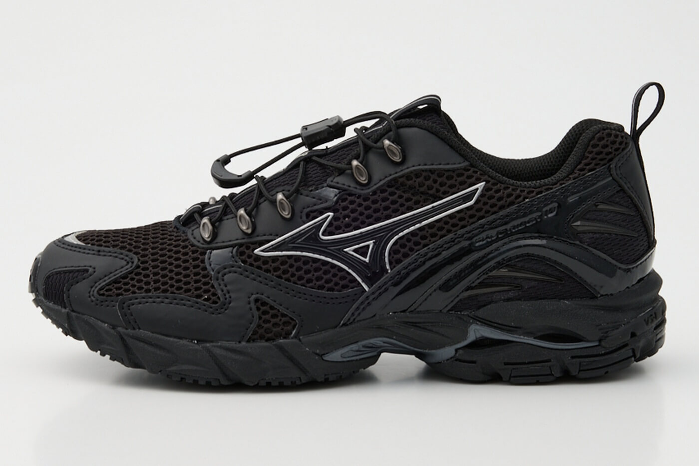 Mizuno x SLY Wave Rider 10 - Black/Silver - D1GD250801