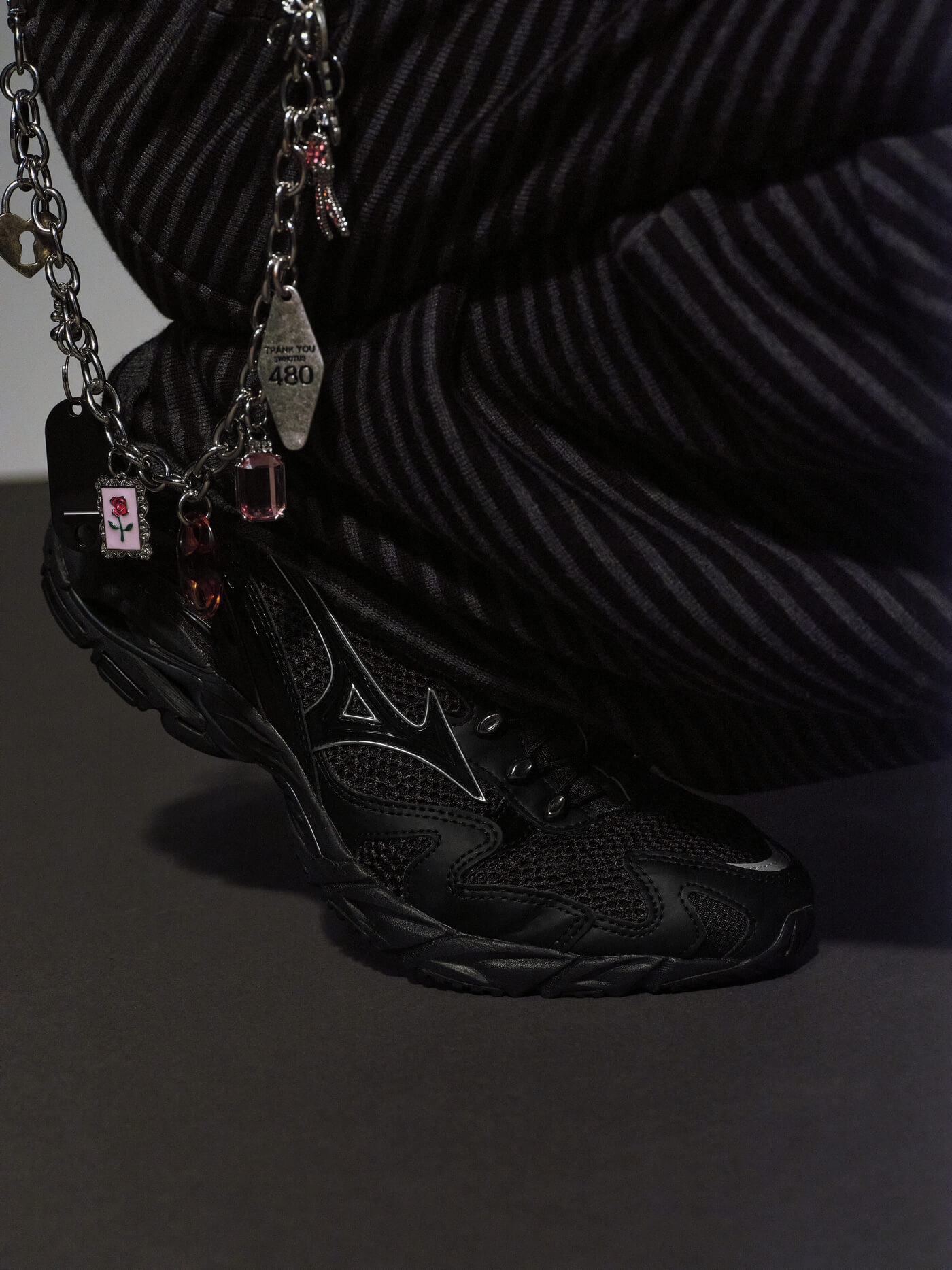 Mizuno x SLY Wave Rider 10 - Black/Silver - D1GD250801