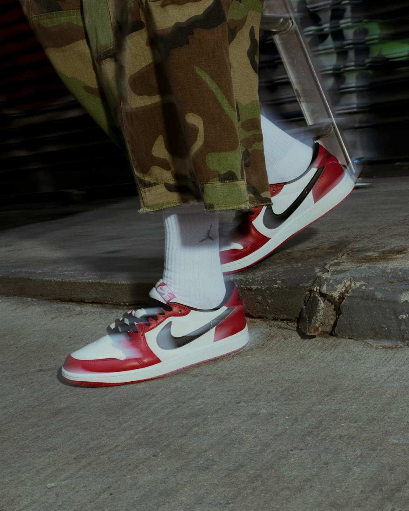 Nike Air Jordan 1 Low OG "Chicago" - Varsity Red/Black/Summit White - HQ6998-600