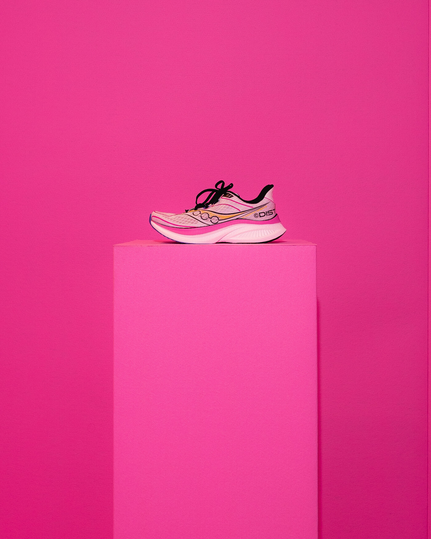 Saucony x Distance Endorphin Speed 5 - White / Pink - S31007-514
