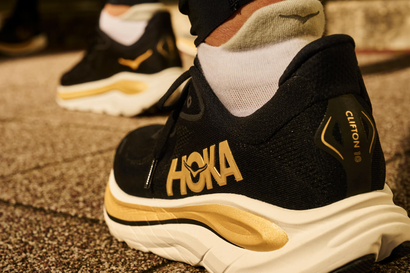 HOKA Clifton 10 - Black/Gold - 1162030-BKGD