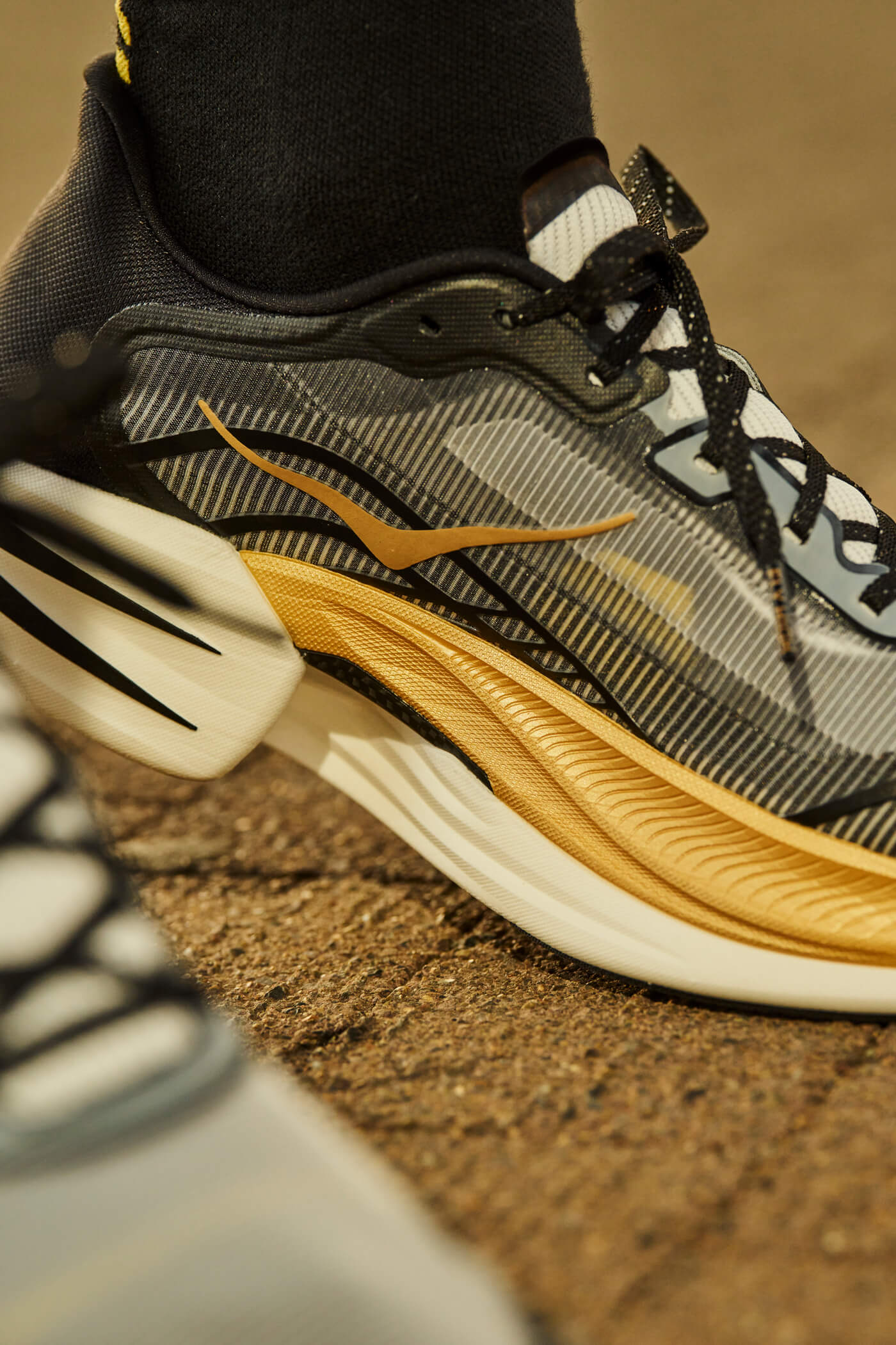 HOKA Cielo X1 2.0 - Black/Gold - 1162053-BKGD