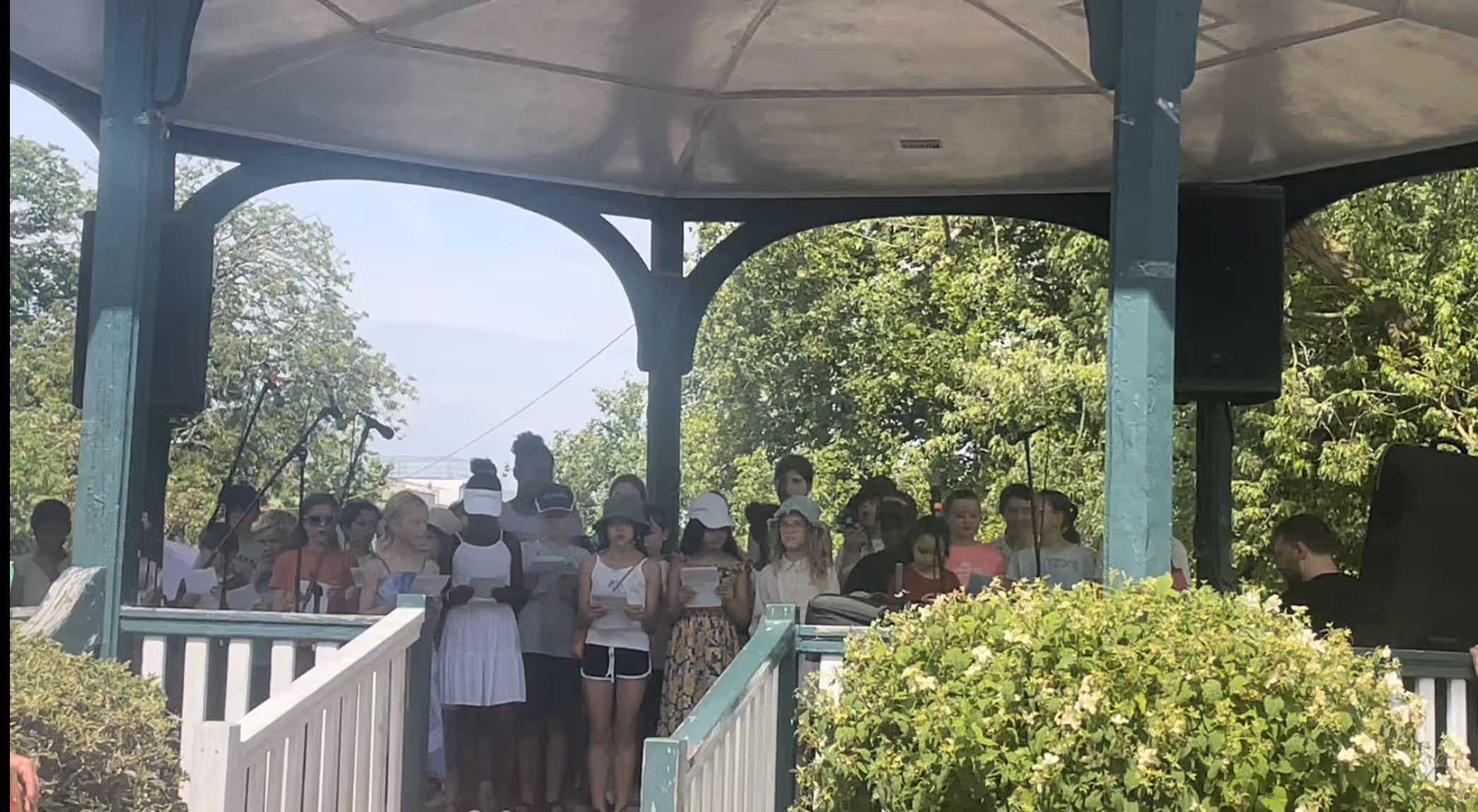 Lyndhurst Choir perform at Ruskin Park Fair