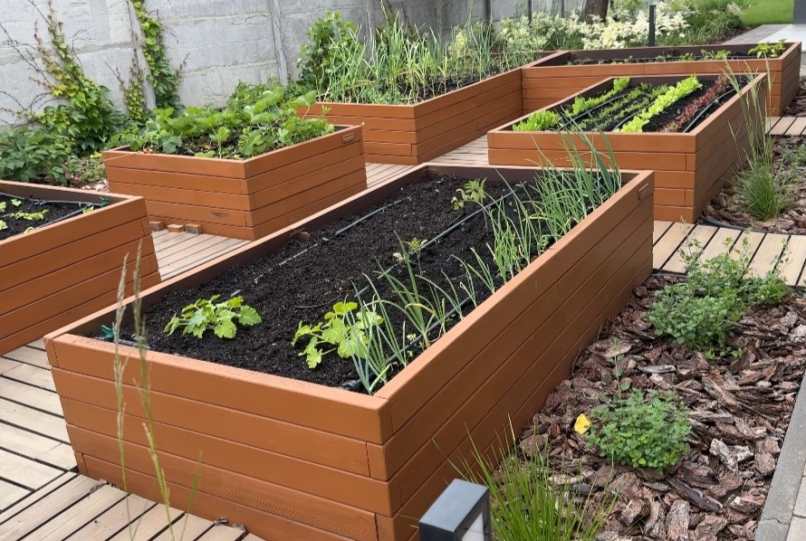 Декоративний город на ділянці в Києві