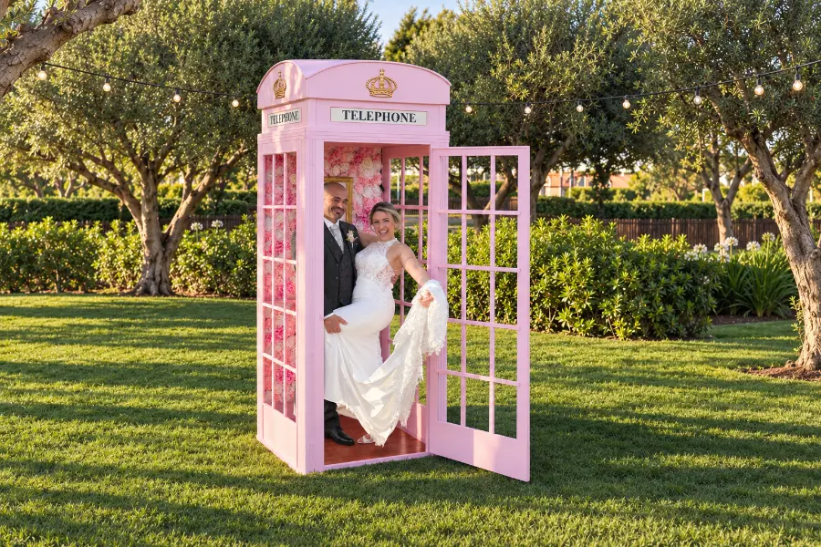 London Booth de Selfriends con teléfono de mensajes para bodas