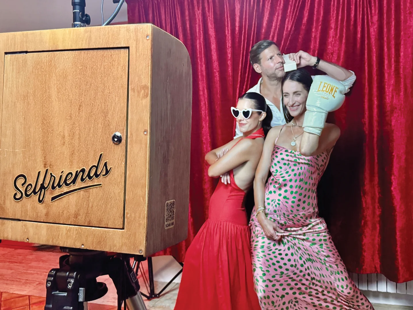 Selfriends vintage photo booth with wedding guests at a reception.