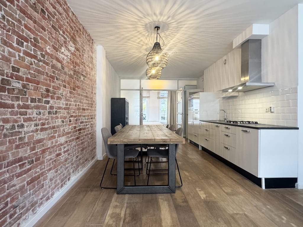 free-sector-houses for rent on Albert Cuypstraat