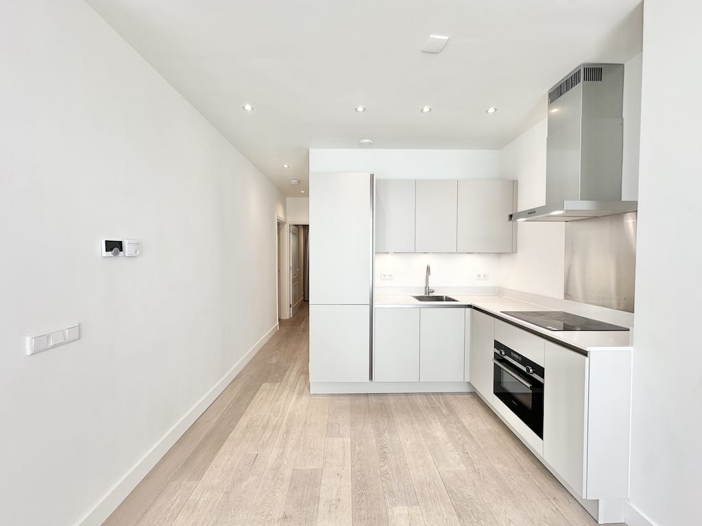 free-sector-houses for rent on Van der Hoopstraat 128-2 1051 VN