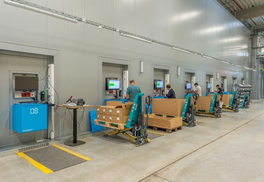 Reisser Schraubentechnik GmbH Logistikzentrum Wareneingangsports am AutoStore.