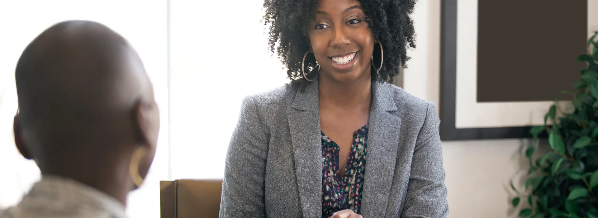 Financial advisor answering a customer's questions about short-term loans