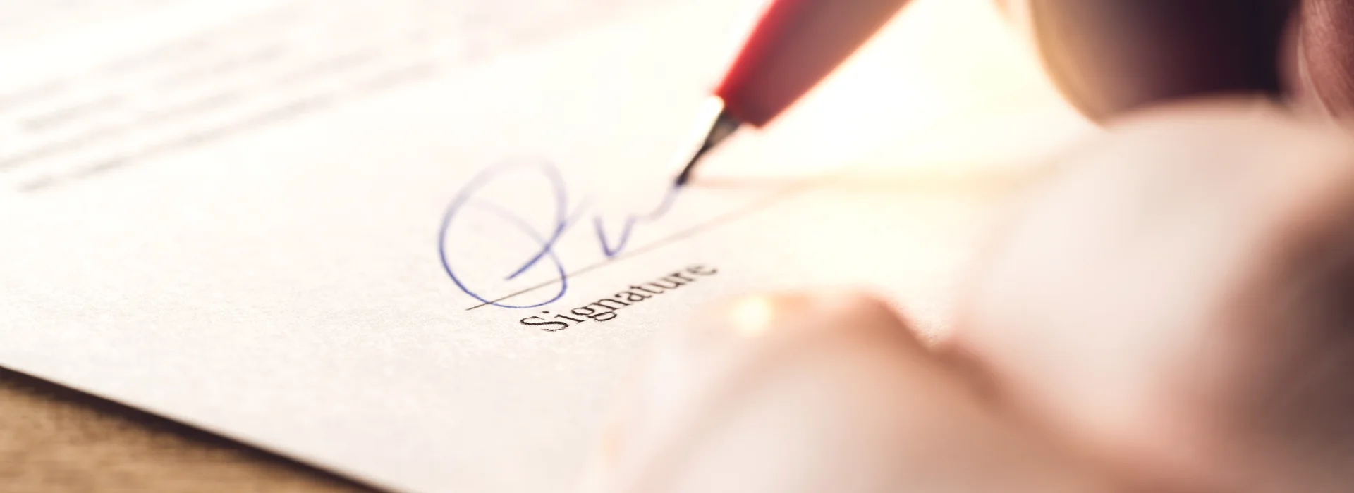 Borrower signing an unsecured installment loan agreement