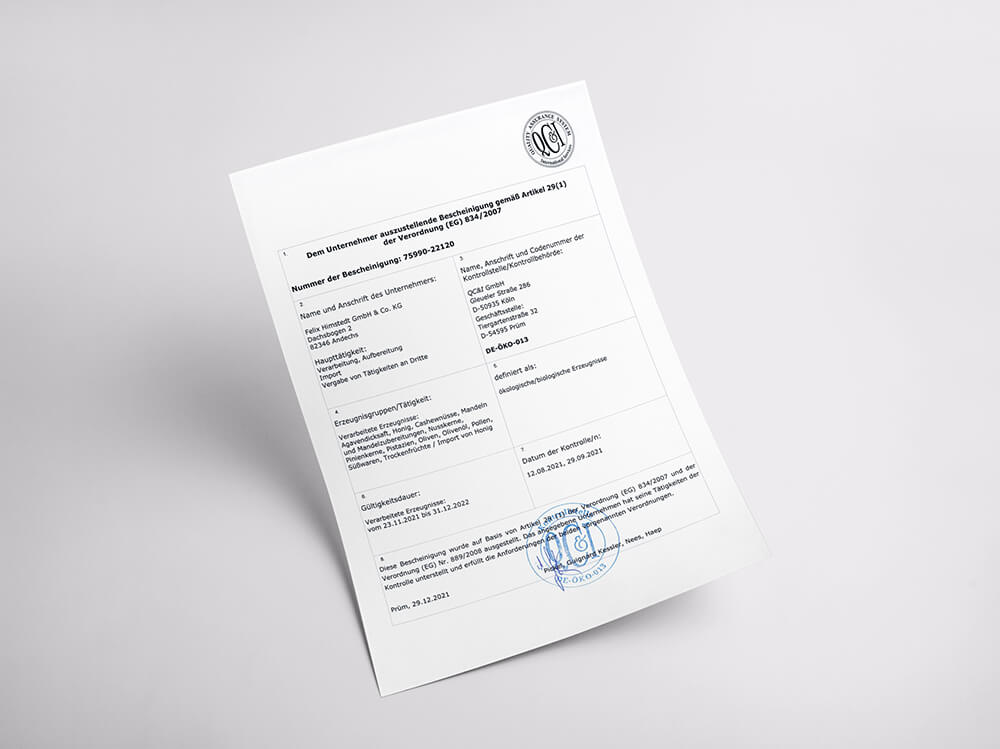 Unser Zertifikat für die Vermeidung umweltbelastender Stoffe, geschlossene Stoffkreisläufe, vielfältige Fruchtfolgen und tiergerechte Haltung.