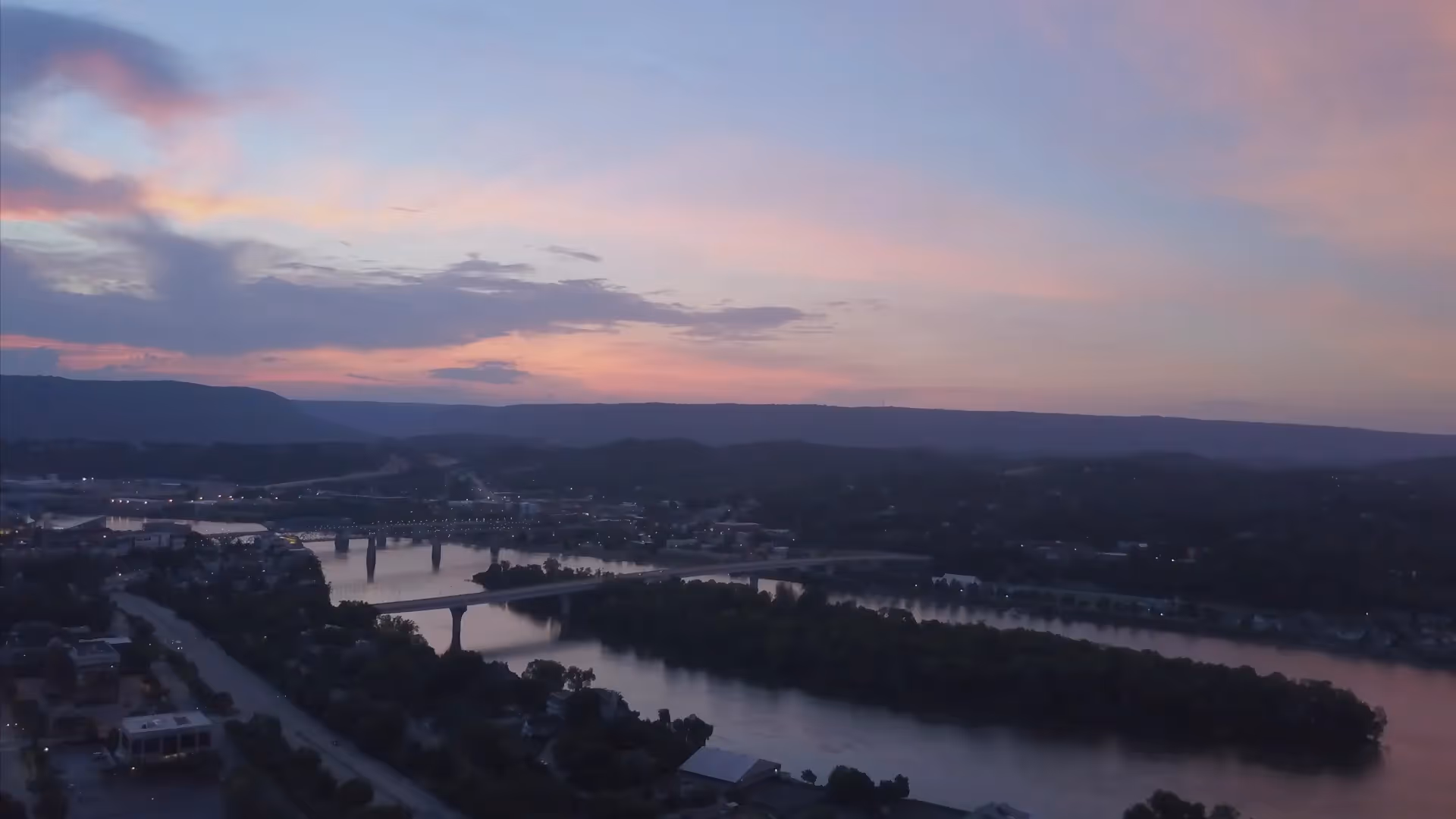 Panoramic photo of the Chattanooga riverfront.