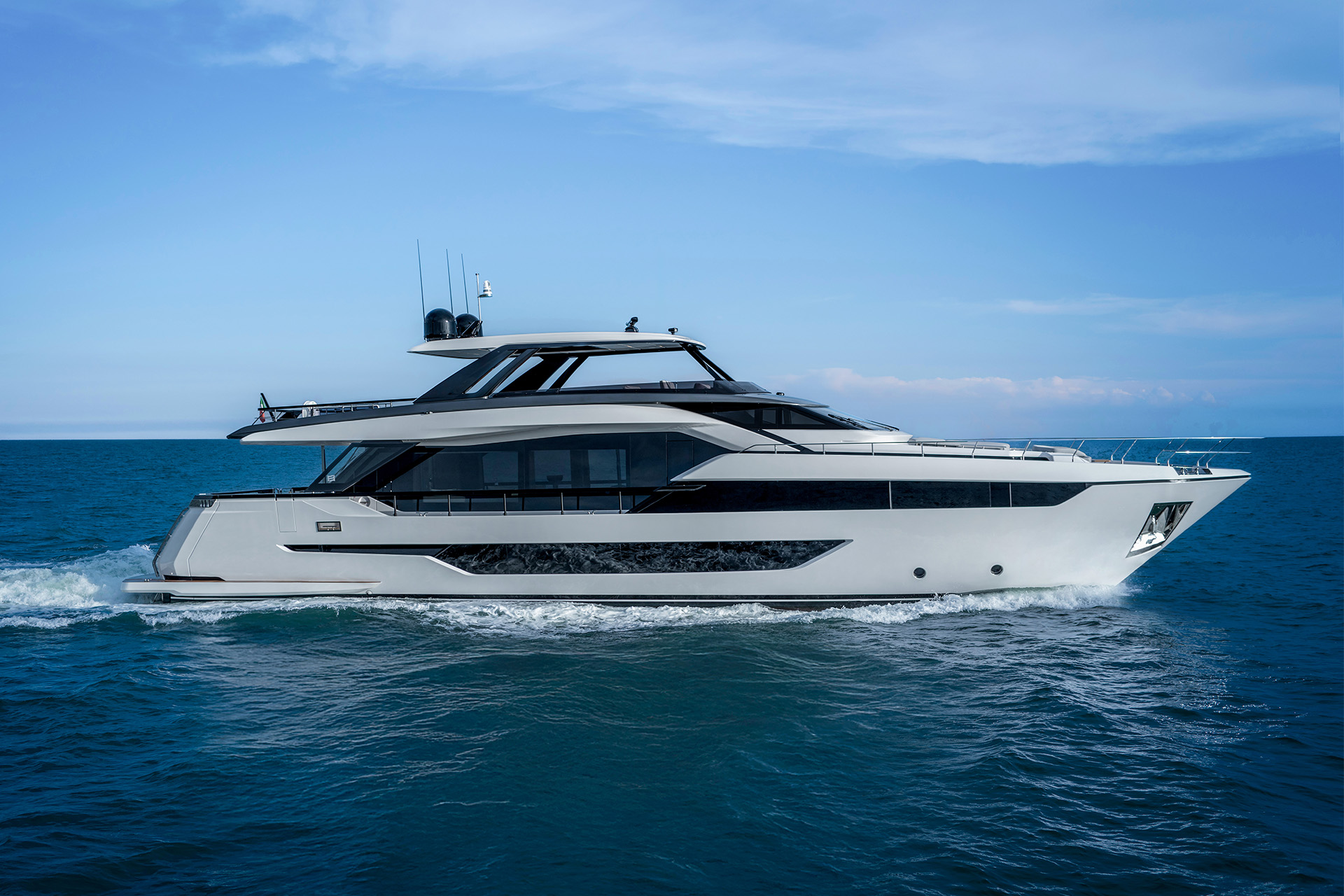 Ferretti Yachts 940: Kiệt tác định hình phong cách sống mới trên mặt nước, sang trọng và an toàn tuyệt đối