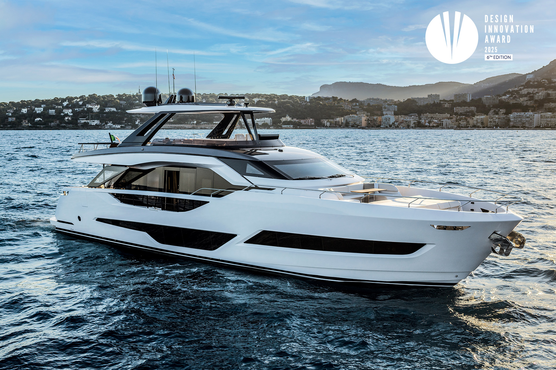 Ferretti Yachts 800 được vinh danh tại Giải thưởng Design Innovation Award tại Triển lãm Du thuyền Quốc tế Genoa.