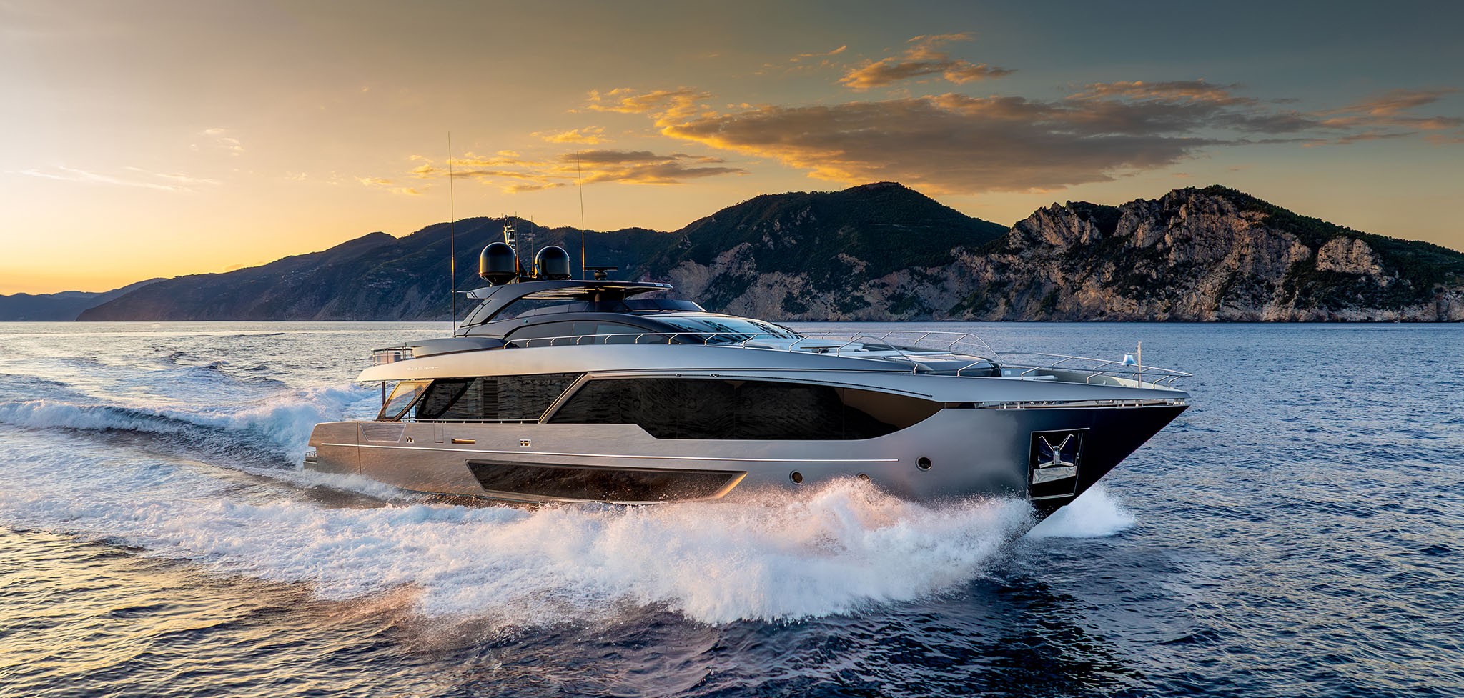 Ferretti Group xuất hiện ấn tượng tại Triển lãm Du thuyền Monaco Yacht Show với đội hình sáu du thuyền đẳng cấp, dẫn đầu là Riva 112’ Dolcevita Super lần đầu tiên ra mắt thế giới.