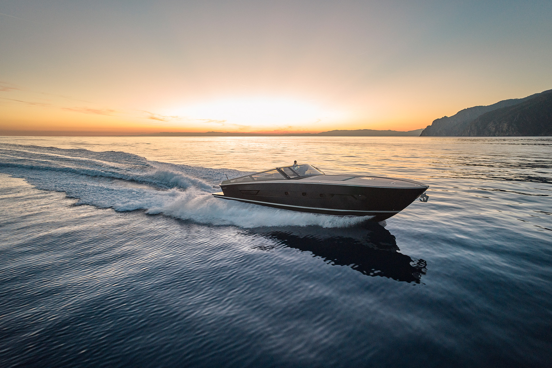 Itama 54: nơi sự thoải mái, không gian và phong cách thanh lịch hòa quyện trong một đẳng cấp mới.