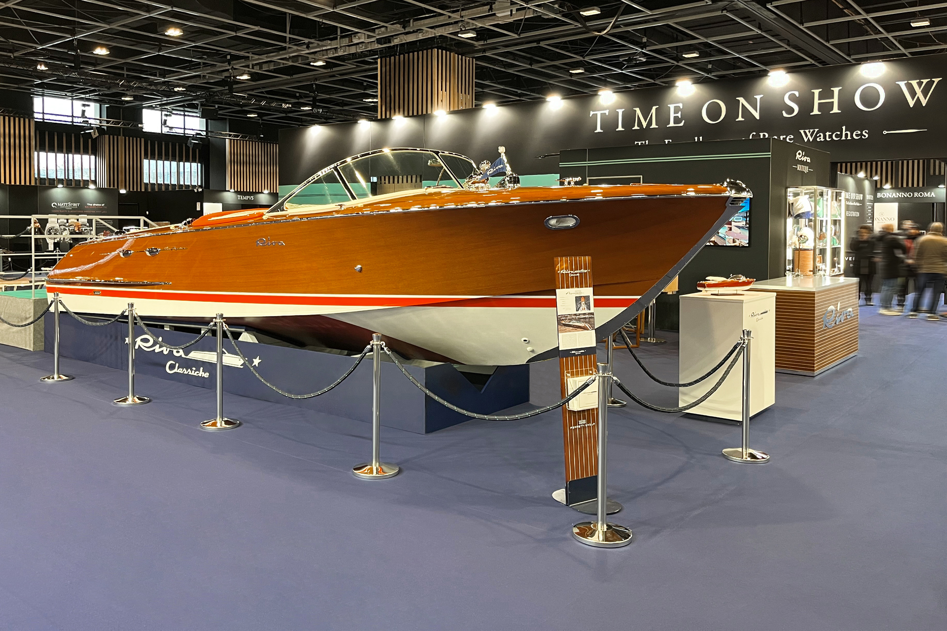 Riva Classiche mang vẻ đẹp thanh lịch và phong cách Ý đến Rétromobile Paris