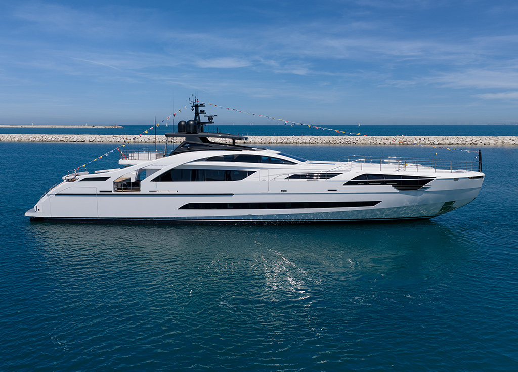 Chiếc Pershing 140 thứ 5 chính thức hạ thủy