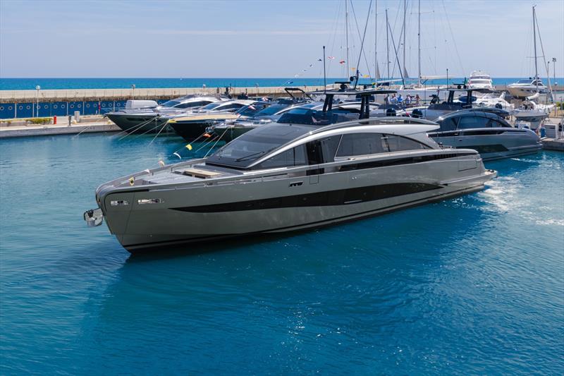Chiếc Pershing GTX90 đầu tiên được hạ thủy, tiếp tục mở rộng dấu ấn của dòng GTX