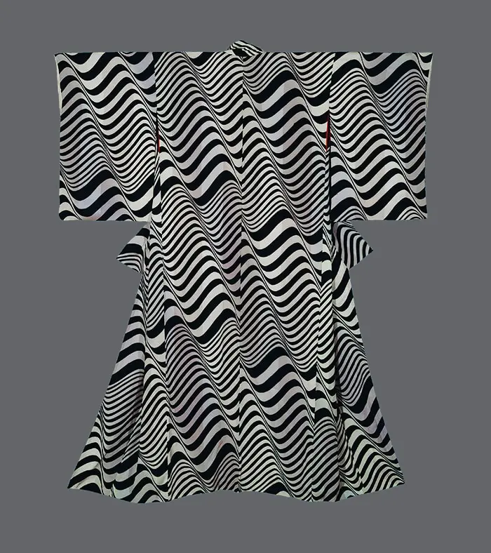 Undulating Motif Kimono