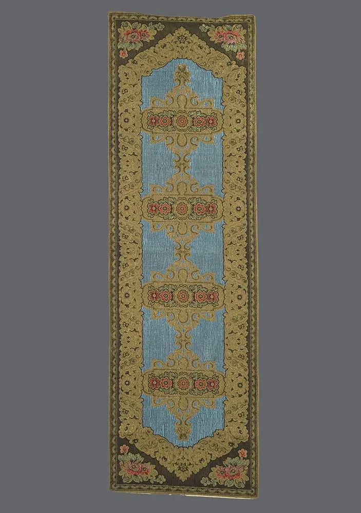 Loomed Runner