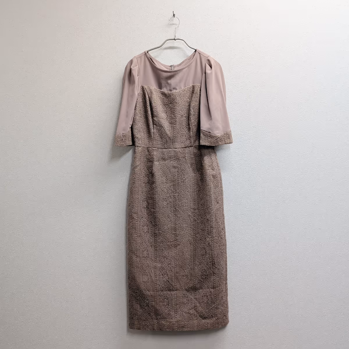 アラベスク調刺繍タイトライン袖付きドレス AIMER Sサイズ ブラウン