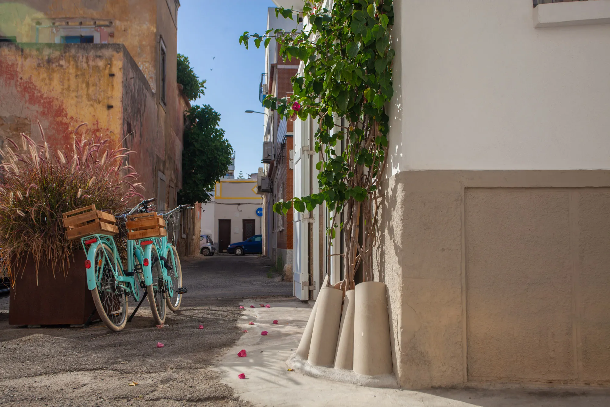 Casa Céu is a four-bedroom guesthouse located in Olhão
