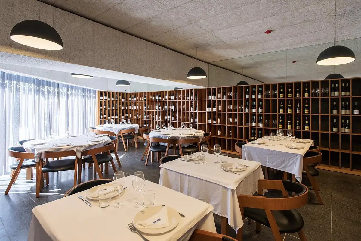 Inside Rogério Redondo restaurant in Porto