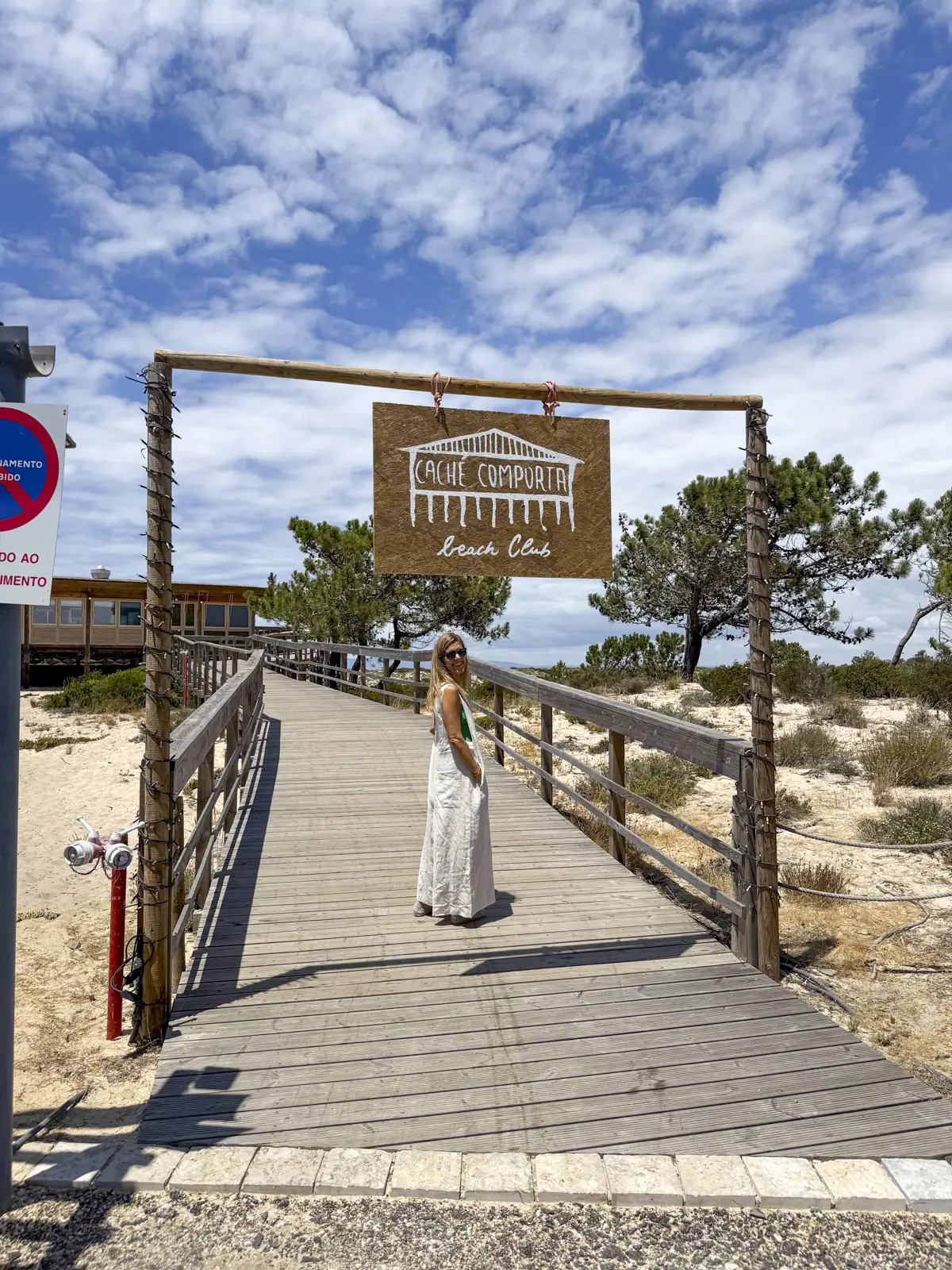 Jo walking the path to Caché Comporta