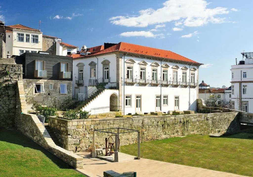 Condes de Azevedo Palace Apartments, Holiday Homes in Porto Portugal