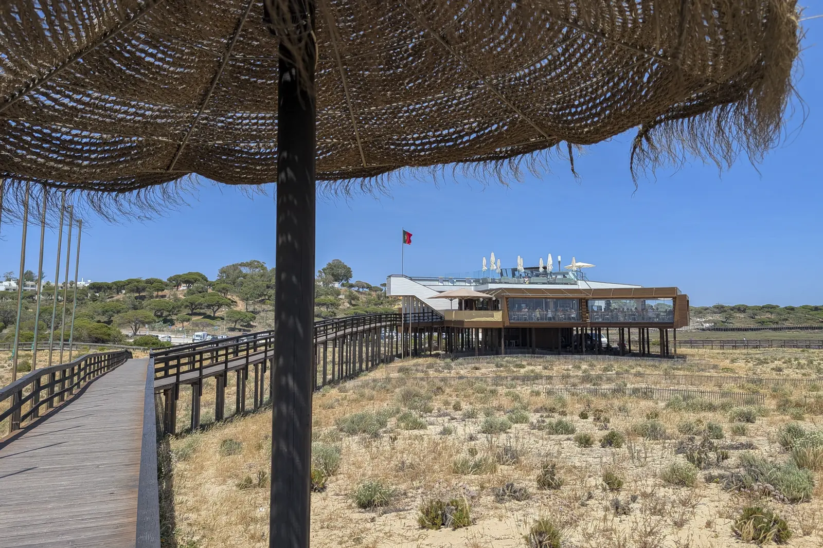2 Passos restaurant at Praia do Ancão Beach