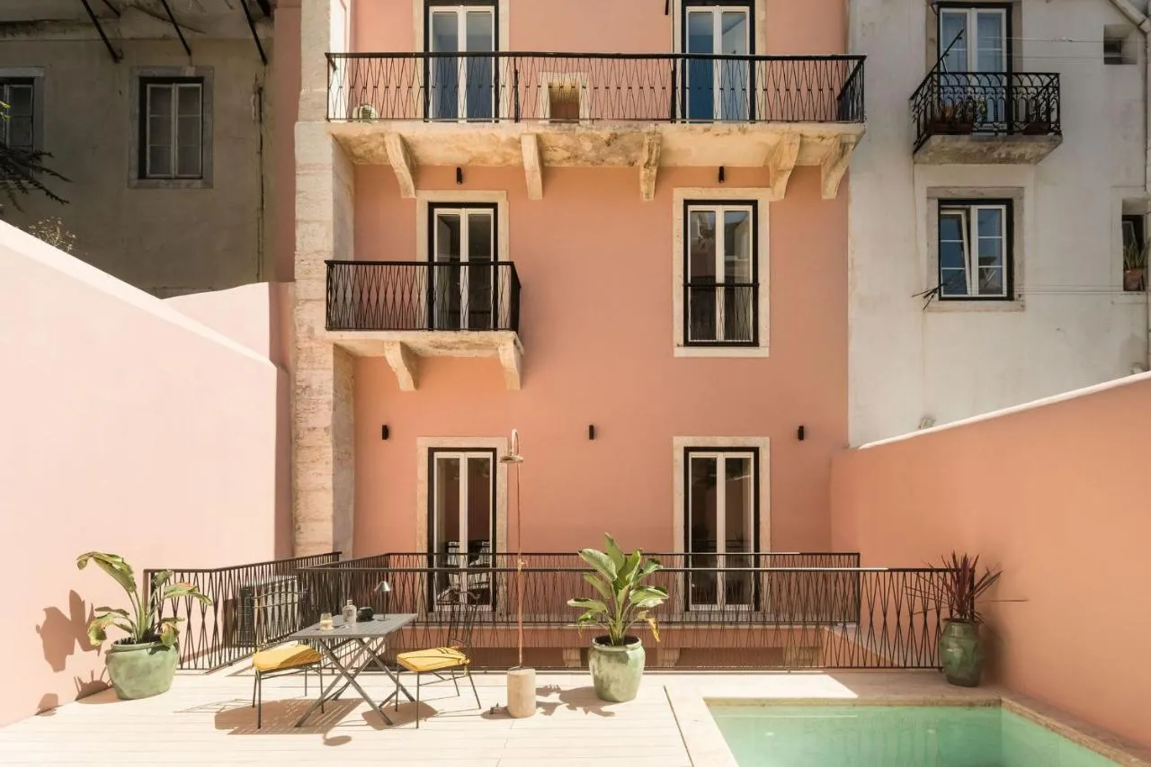 Ando Living — Flores 25 House, serviced apartments in Chiado, Lisbon