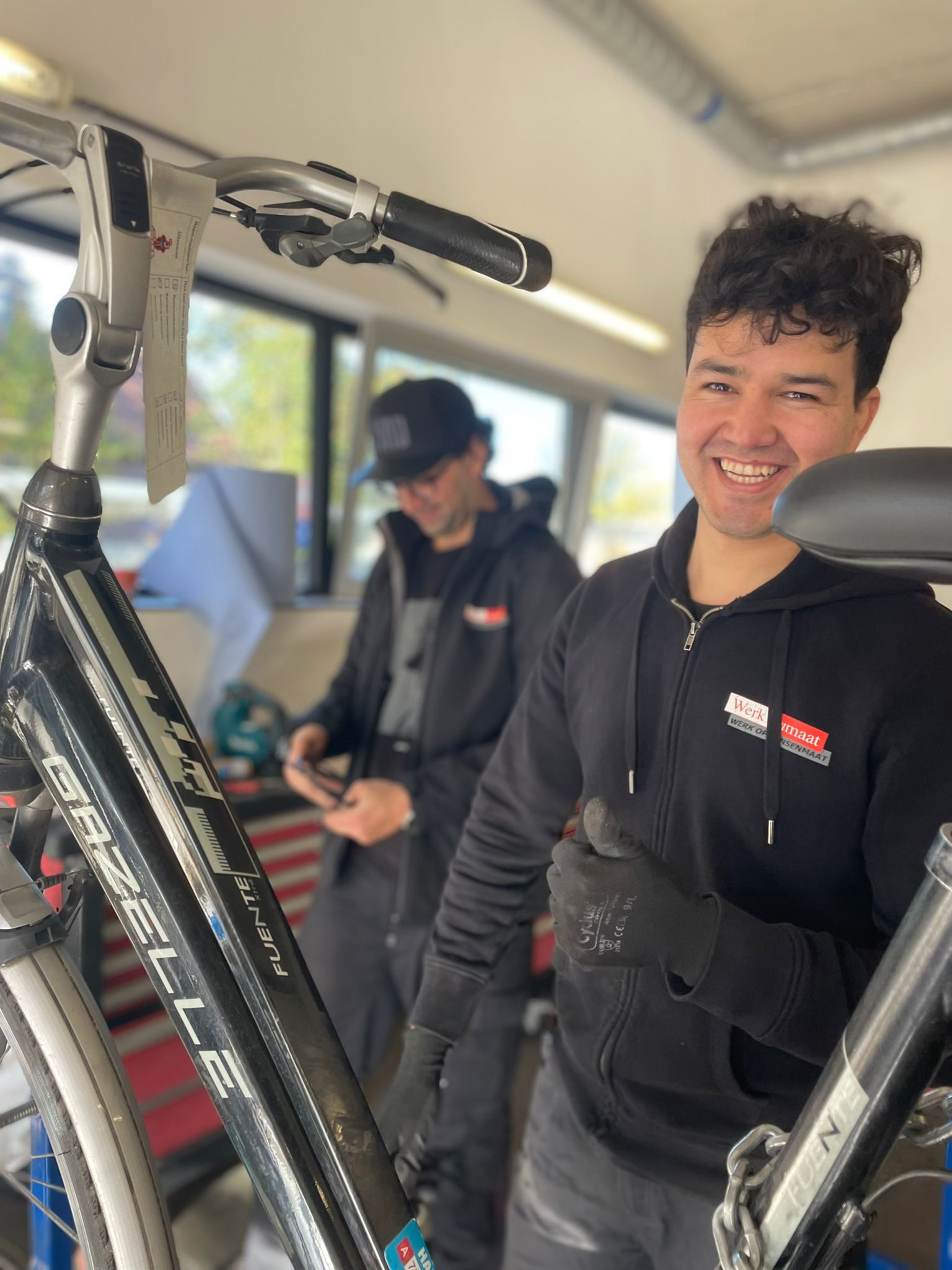 de mobiele fietsherstel dienst van de Wielredders