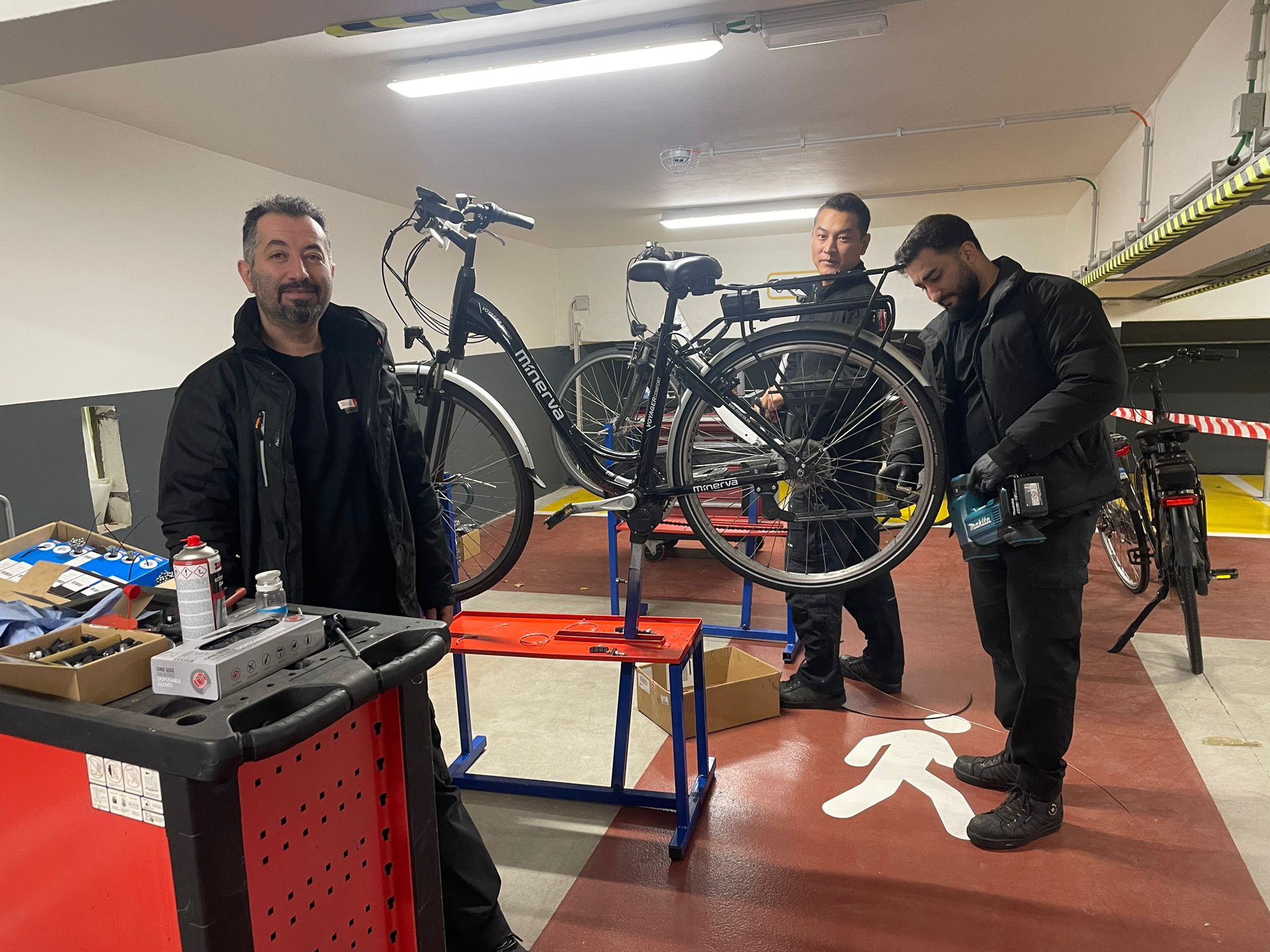 de Wielredders aan het werk tijdens Mobiele fietsherstel