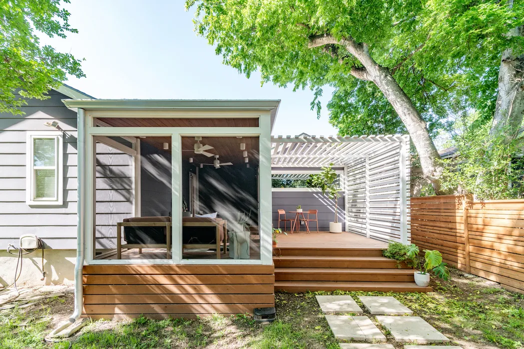 Modern Screened-In Porch and Deck with White Pergola