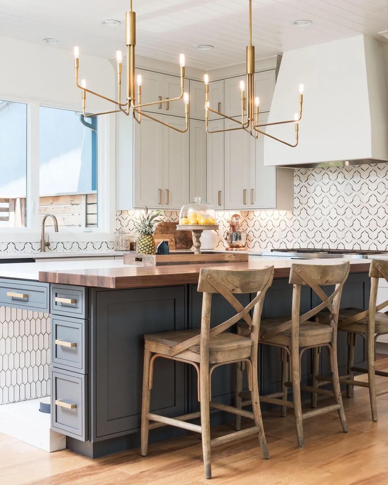 Modern Kitchen Featuring Island and Pendant Lighting