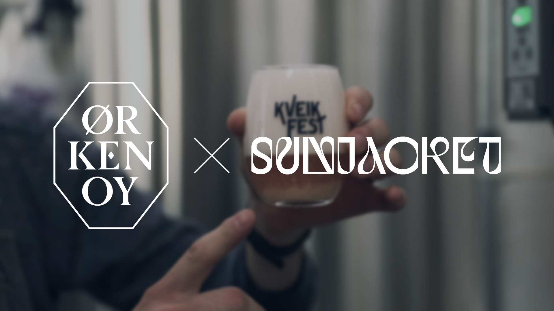 
Sunjacket x Ørkenoy, hand pointing at beer