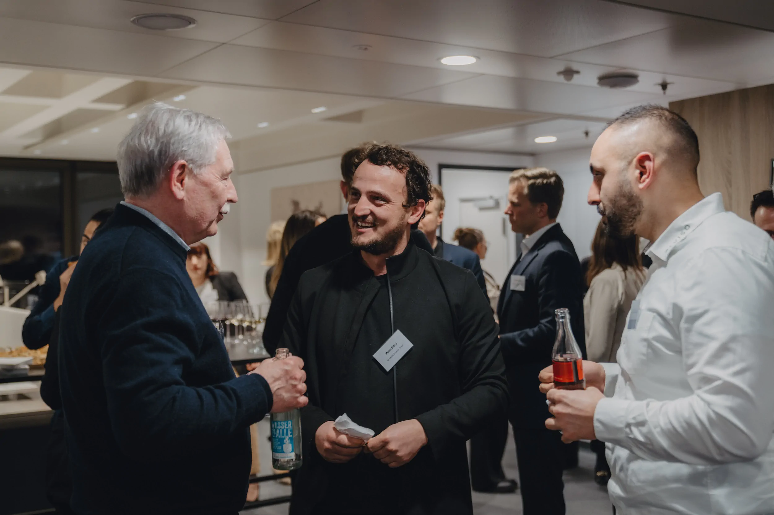 Gäste bei der professionellen KI-Veranstaltung von White Bird GmbH in Frankfurt