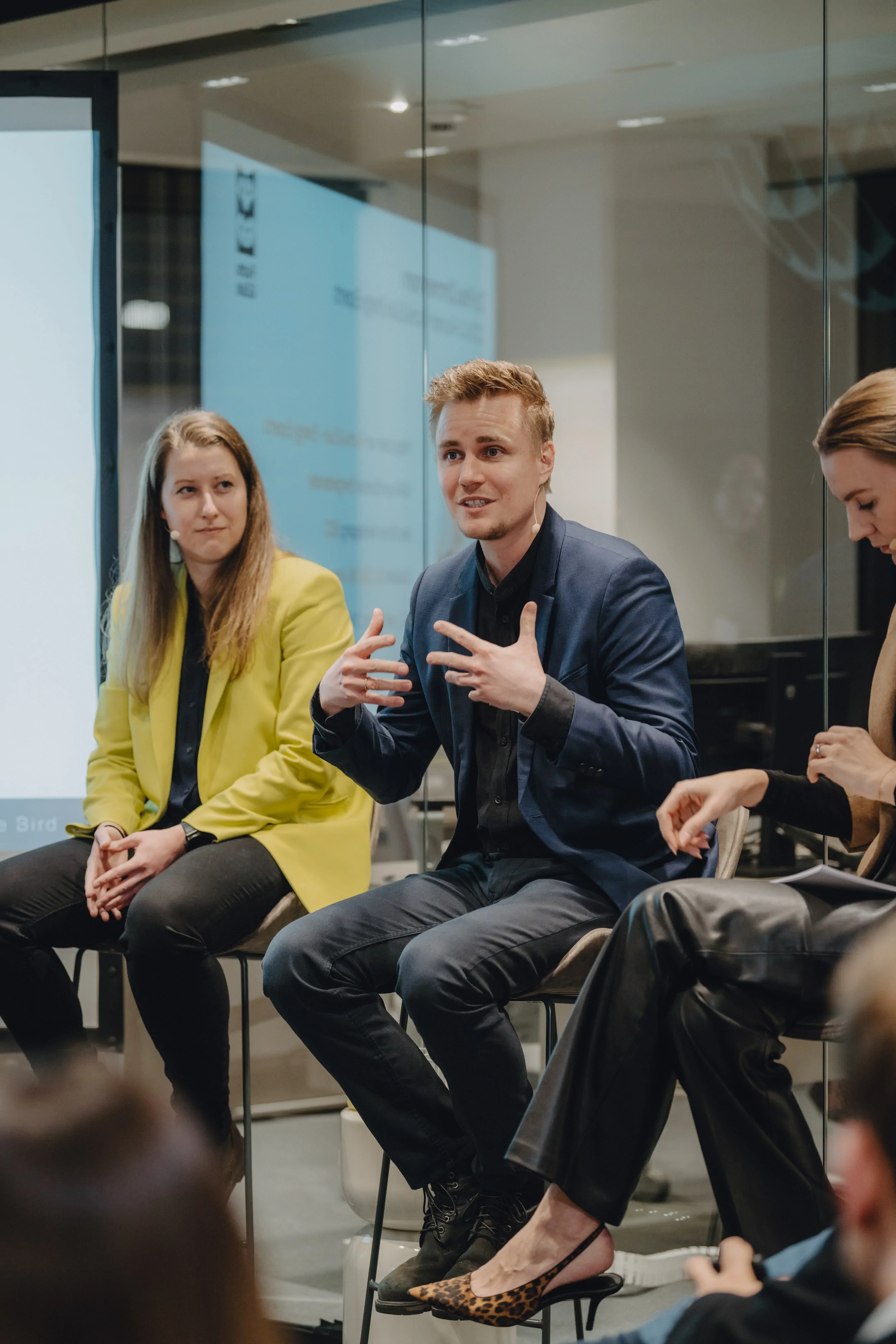 Podiumsdiskussion mit Experten beim KI-Event von White Bird GmbH in Frankfurt am Main