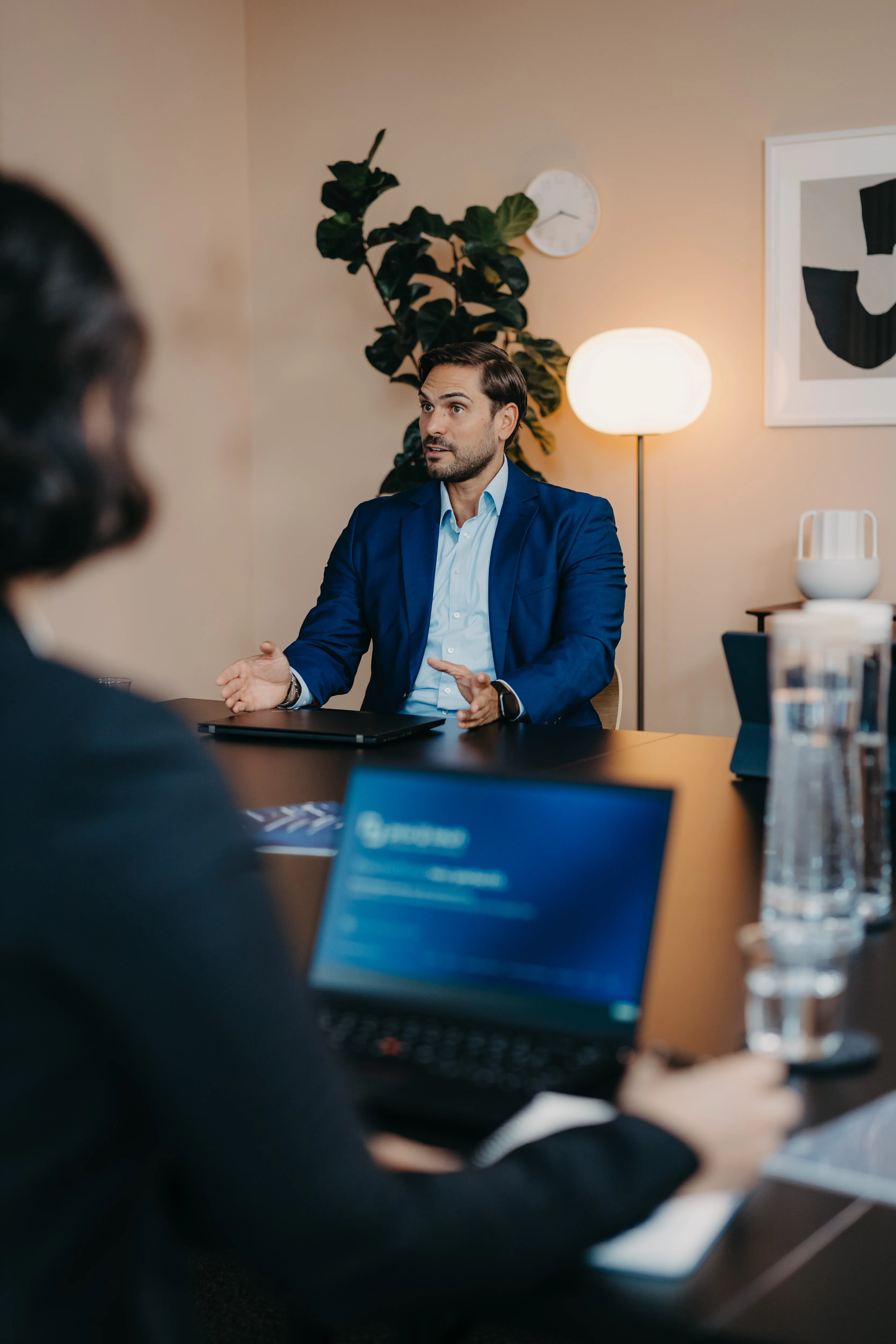 Professionelles Brandshooting proQtech – Kreativkonzept Klein & Rose