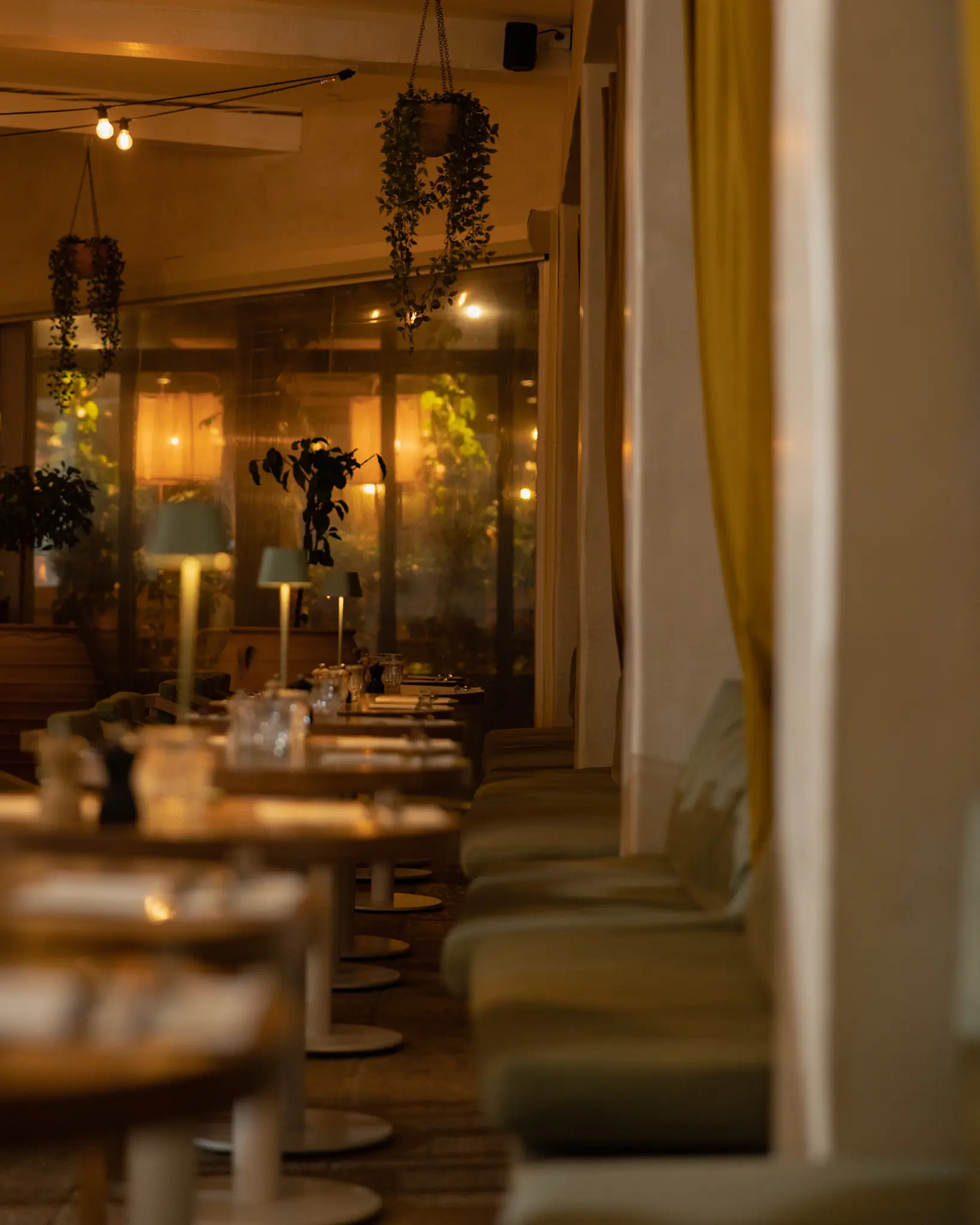 Terrasse couverte, salle de séminaire au coin du feu