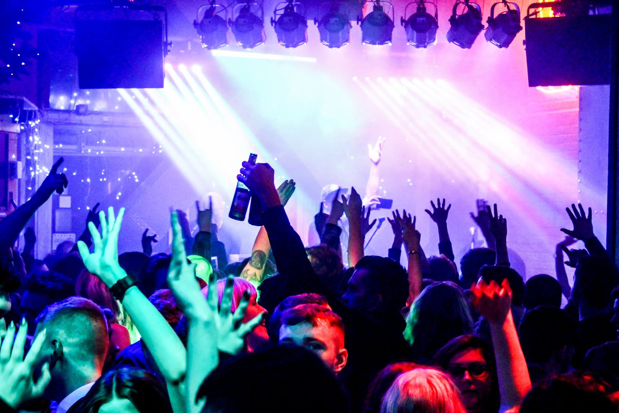 An exciting crowd image
