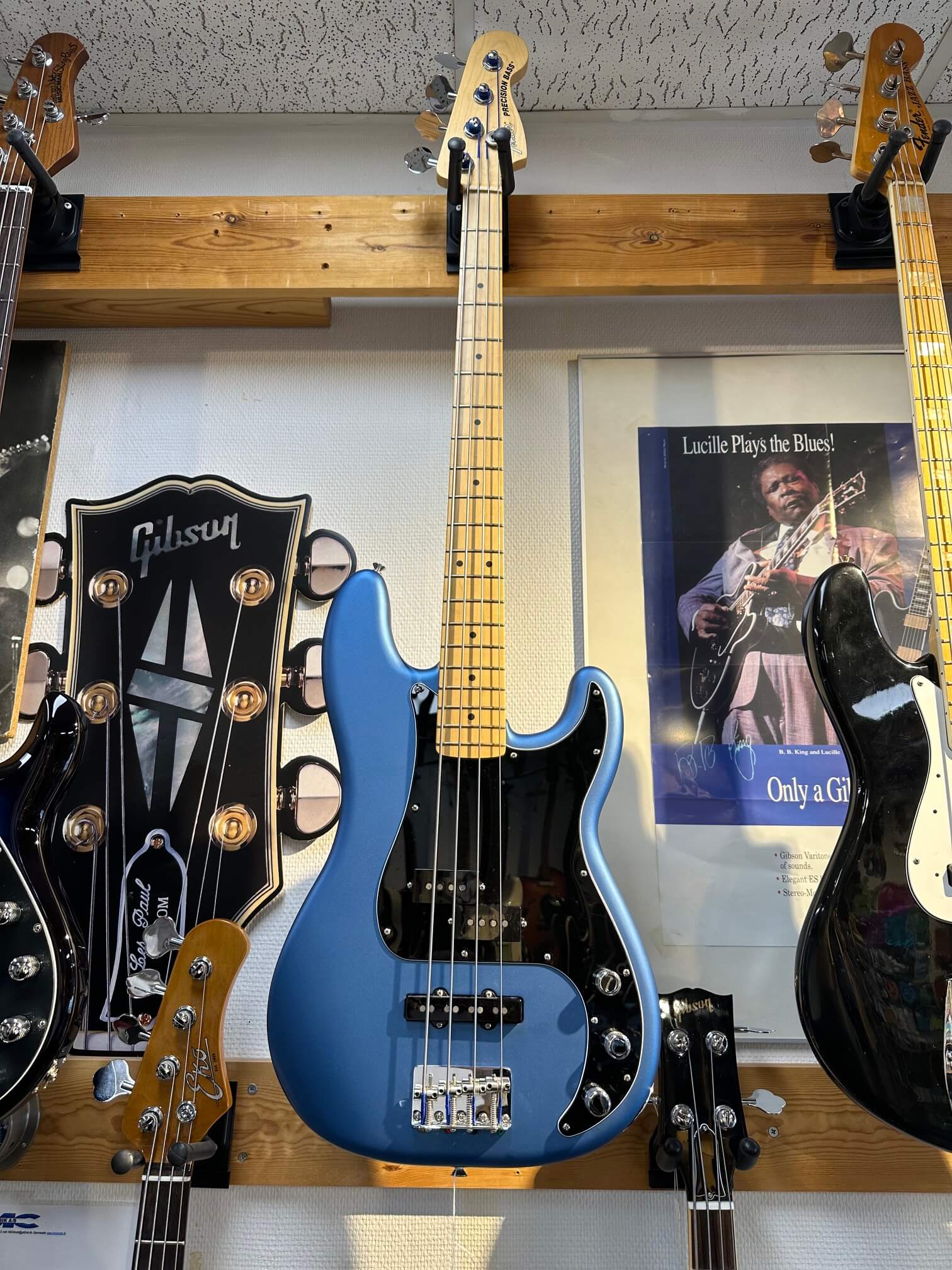 Fender American Performer Precision Bass Satin Lake Placid Blue 2024