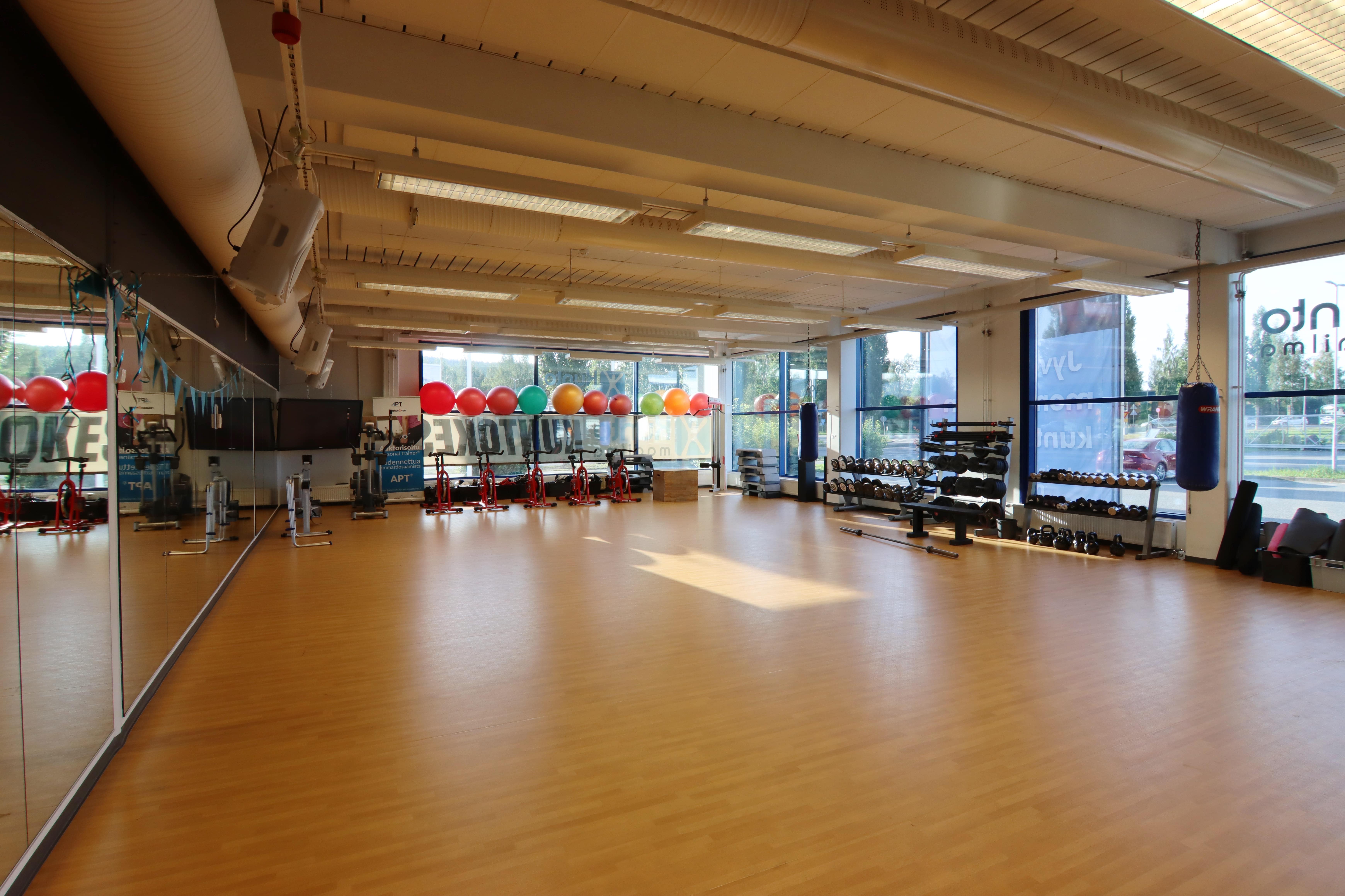 Dive into the depths of the ocean with Seppälä Kuva's stunning underwater photography, revealing marine life.