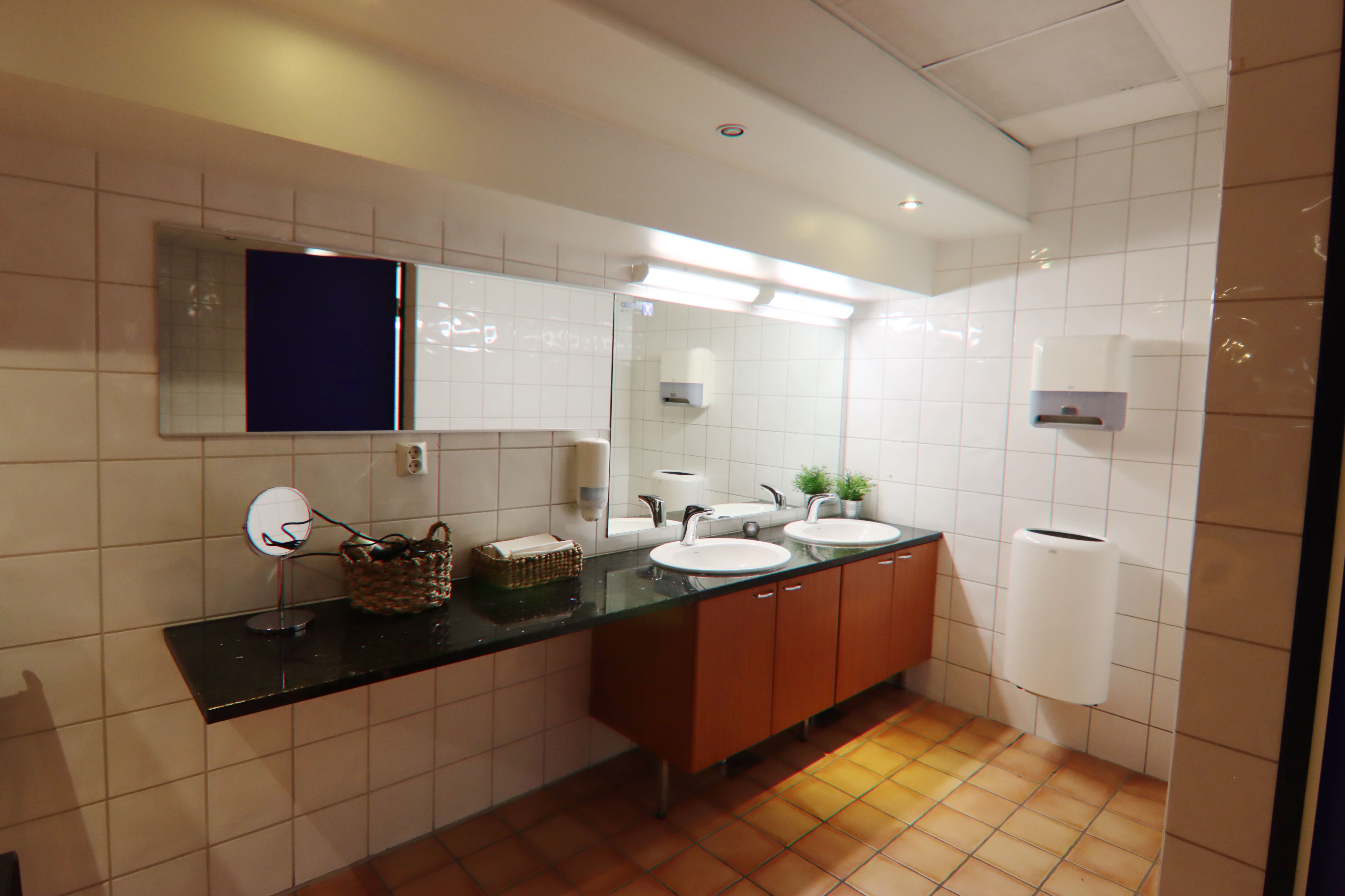 Explore the world of fashion through Seppälä Kuva's lens, showcasing style, elegance, and creativity in every shot.