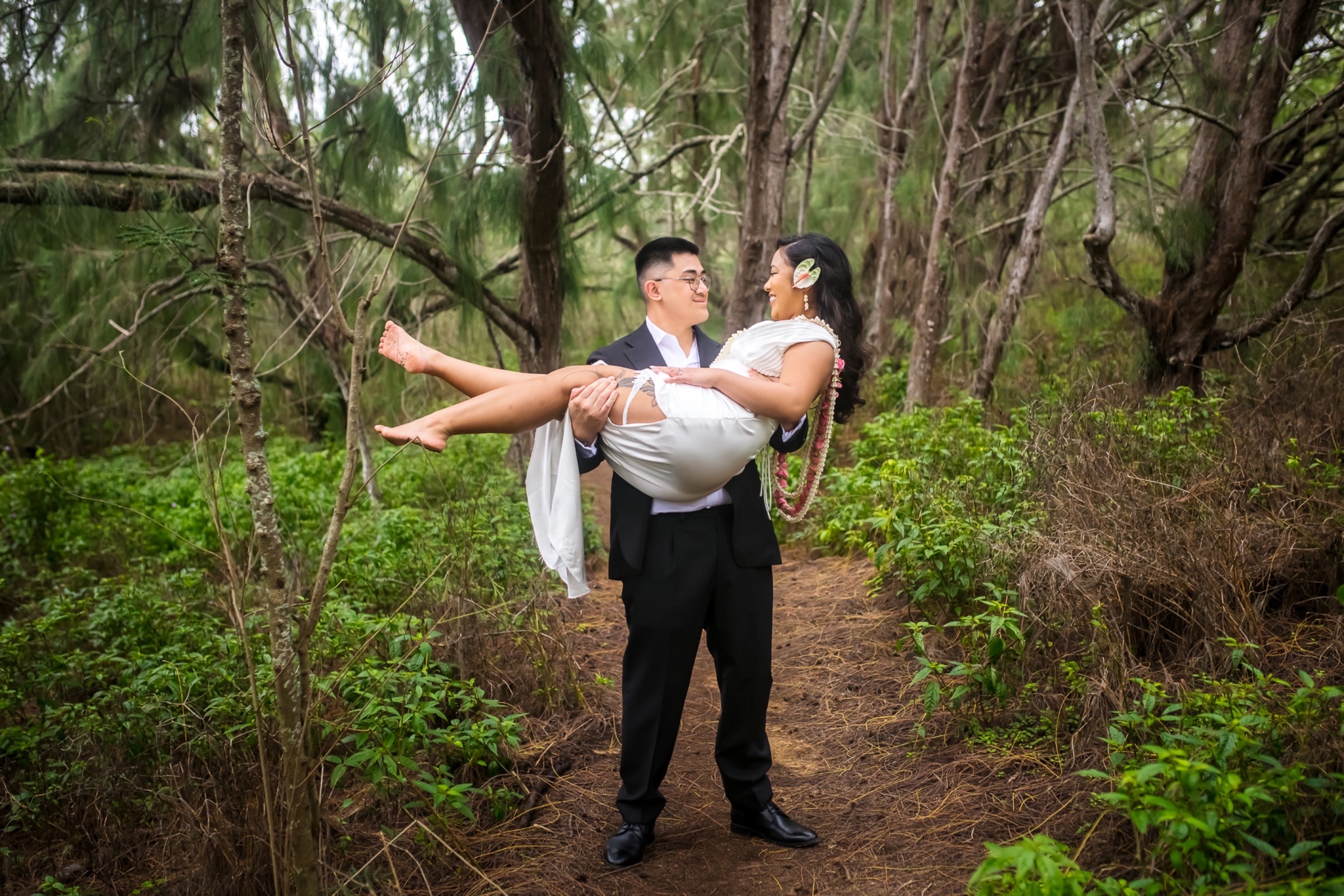 kauai wedding photos bride and groom