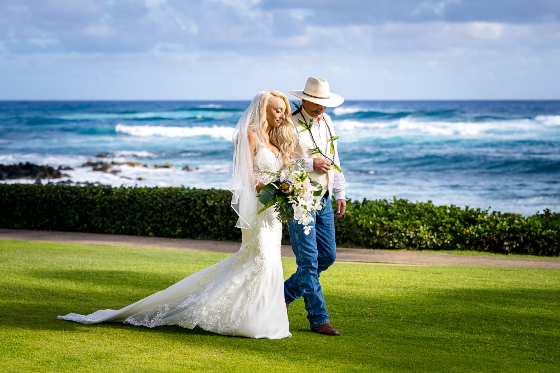 kauai wedding walk photos