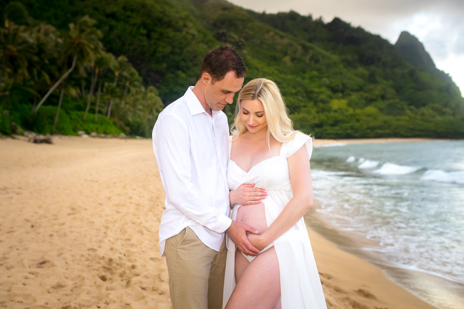 kauai babymoon photoshoot on the beach