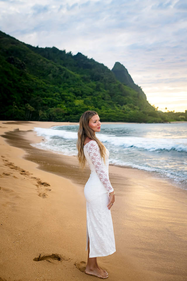 bridal portrait on kauai wedding photography at tunnels beach
